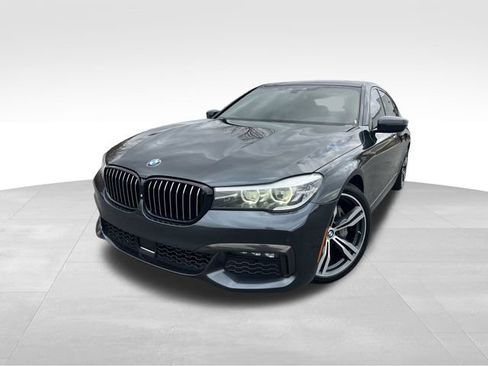 Used 2019 BMW 740i w/ Executive Package image 9