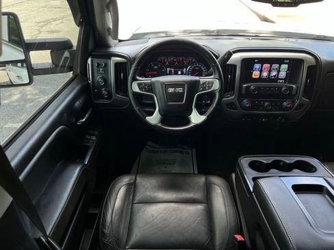 Used 2018 GMC Sierra 2500 SLT w/ Duramax Plus Package AWD/4WD image 28