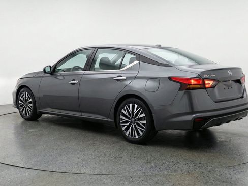 Used 2025 Nissan Altima 2.5 SV FWD image 6