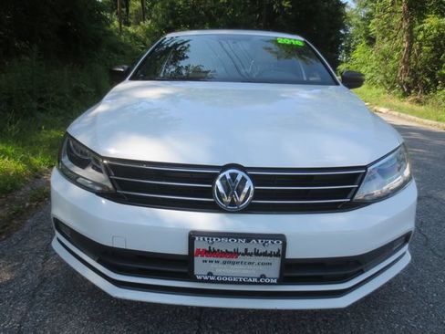 Used 2016 Volkswagen Jetta Sport FWD image 3