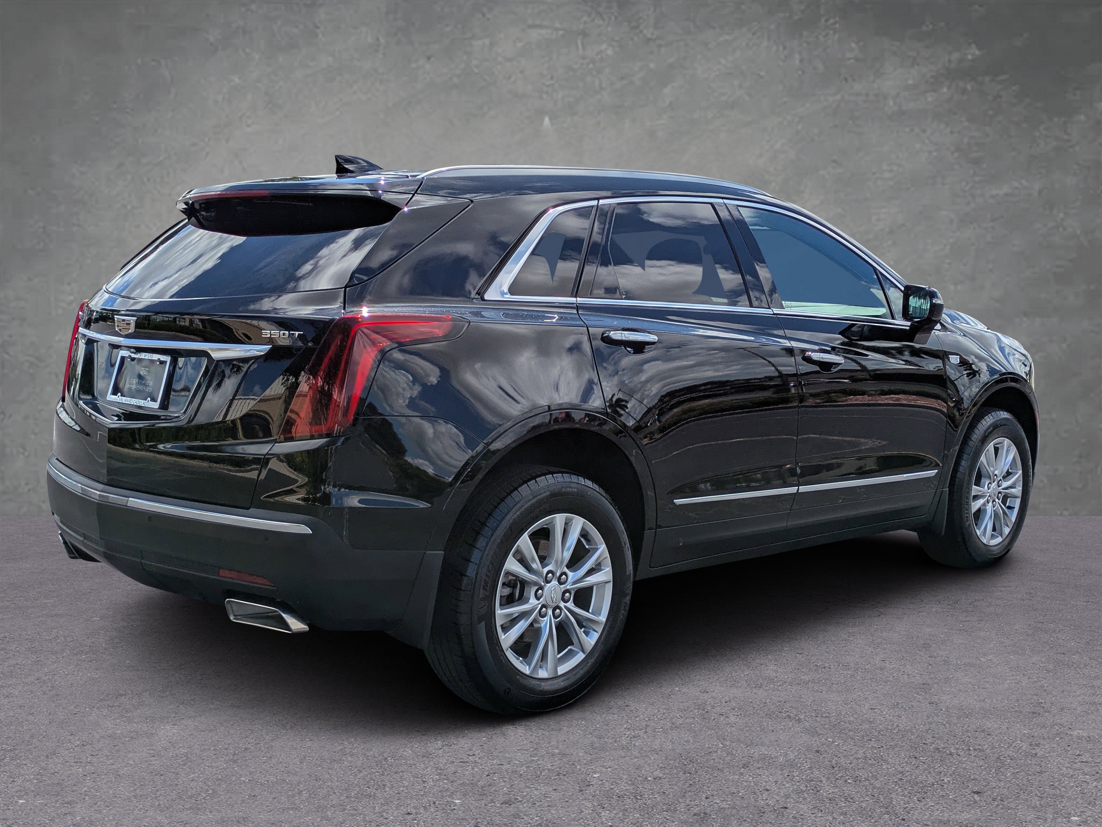 Certified 2025 Cadillac XT5 Luxury FWD image 4