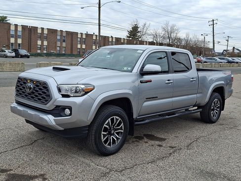 Used 2022 Toyota Tacoma TRD Sport image 3