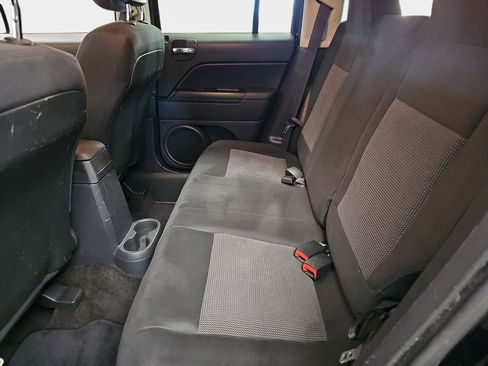 Used 2014 Jeep Patriot Latitude AWD/4WD image 16