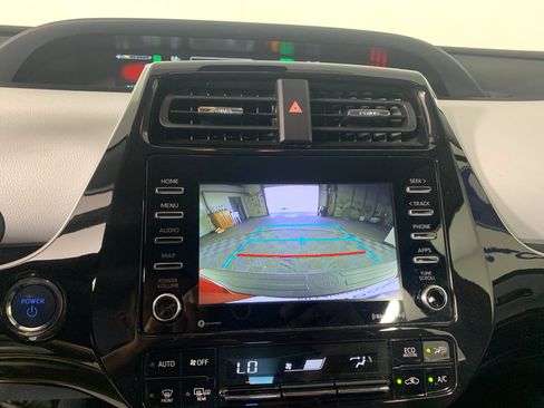 Used 2021 Toyota Prius LE image 27