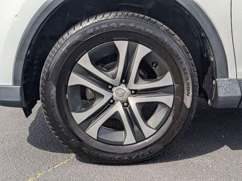 Used 2018 Toyota RAV4 LE image 21