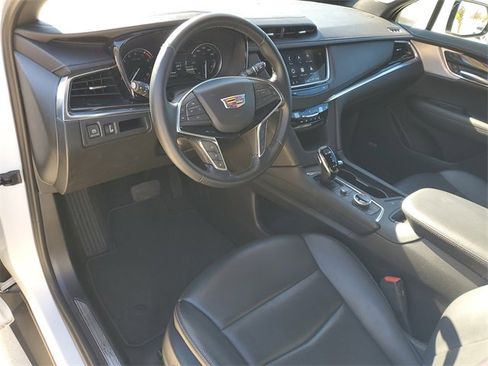 Used 2025 Cadillac XT5 Premium Luxury image 4
