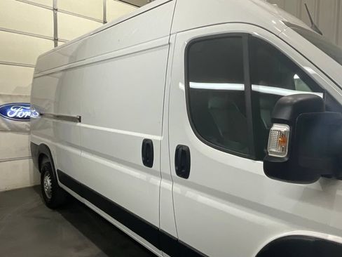 Used 2025 RAM ProMaster 2500 w/ Convenience Group FWD image 2