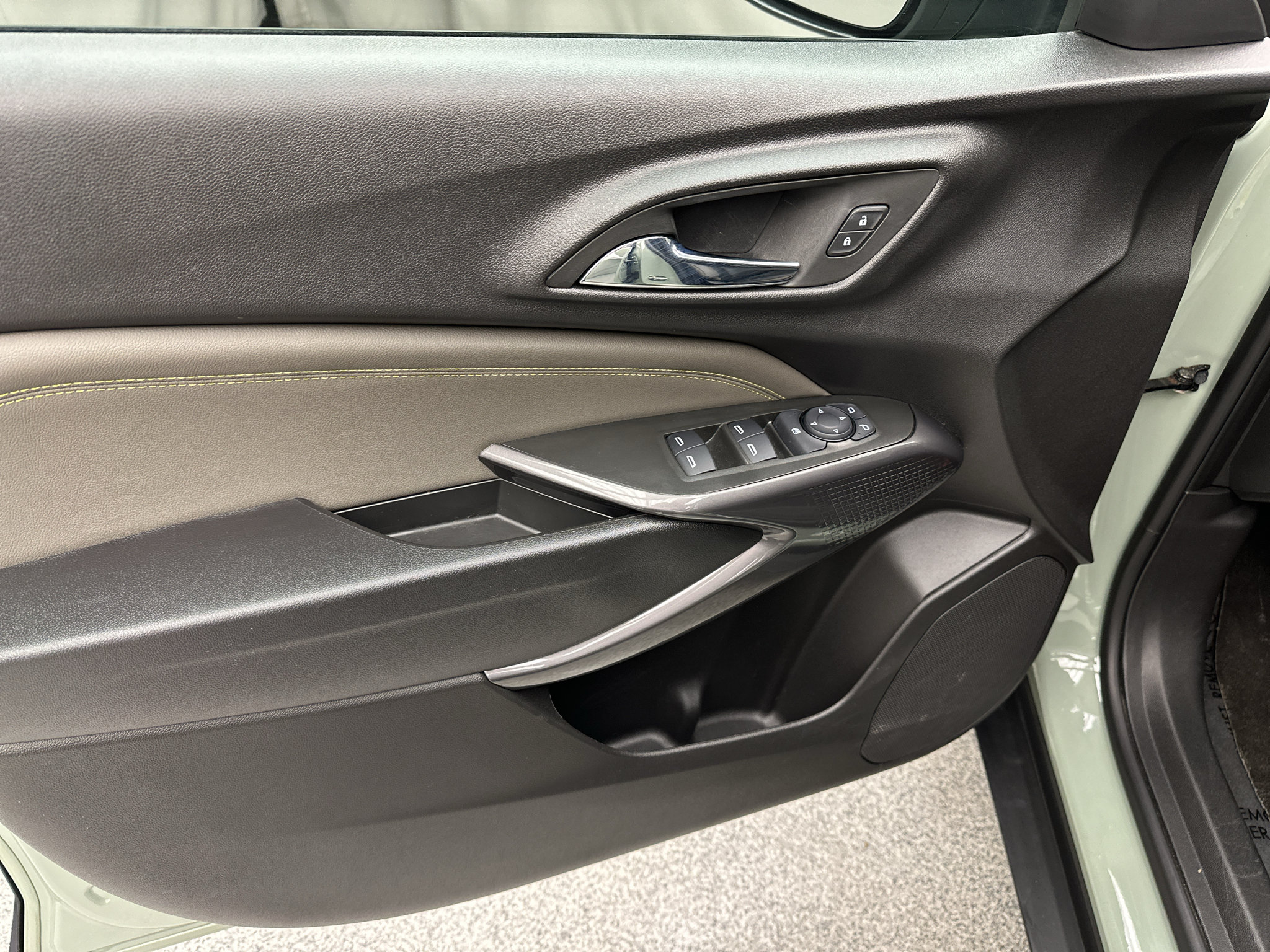 Used 2025 Chevrolet Trax ACTIV w/ Driver Confidence Package FWD image 3
