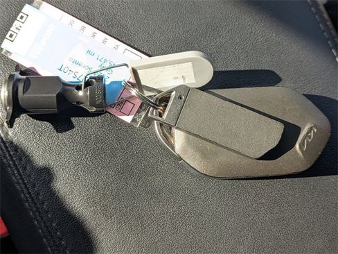 Used 2024 Kia Sorento S image 36