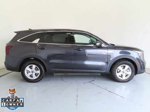 Used 2026 Kia Sorento LX image 2