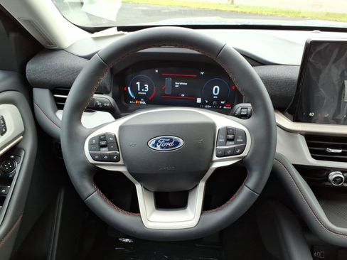 New 2026 Ford Explorer Active w/ Active Comfort Package AWD/4WD image 13