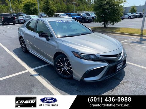 Used 2022 Toyota Camry SE FWD image 1