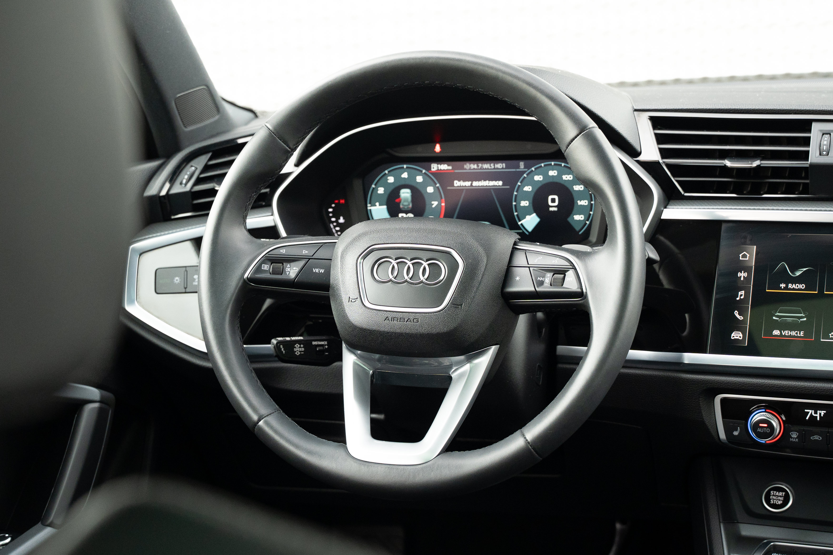 Used 2025 Audi Q3 2.0T Premium w/ Convenience Package AWD/4WD image 9