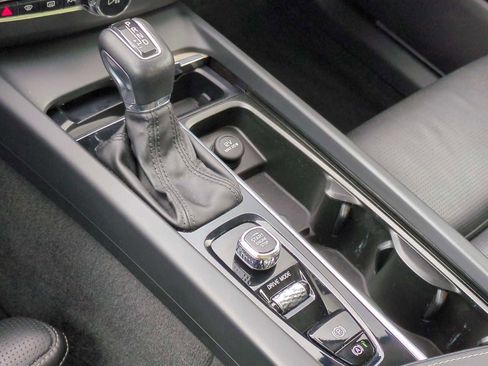 Used 2021 Volvo XC60 T5 Inscription image 34