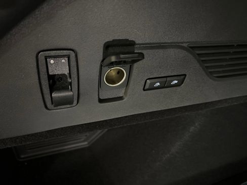 Used 2025 Lincoln Nautilus Premier w/ Equipment Group 102A image 37