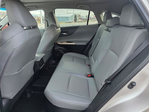 Used 2024 Toyota Venza Limited image 6
