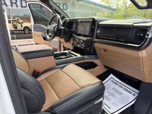 Used 2024 Ford F250 Lariat w/ Chrome Package AWD/4WD image 17