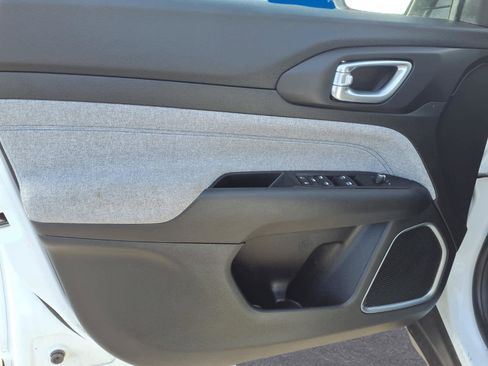 Used 2022 Jeep Compass Latitude image 11