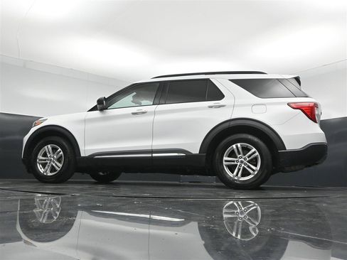 Used 2021 Ford Explorer XLT w/ Equipment Group 202A RWD image 34