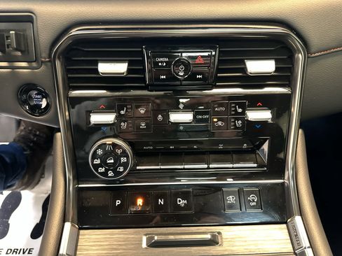 Certified 2025 Nissan Armada PRO-4X w/ Pro-4X Premium Package AWD/4WD image 18