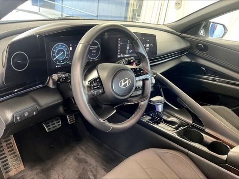 Certified 2025 Hyundai Elantra SEL FWD image 8
