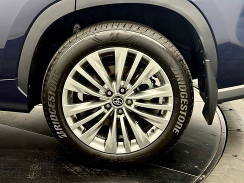 Used 2026 Toyota Highlander Platinum image 15