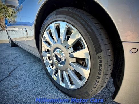 Used 2018 Rolls-Royce Phantom Sedan RWD image 18