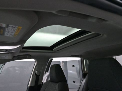 Used 2022 Toyota RAV4 XLE w/ Convenience Package image 30