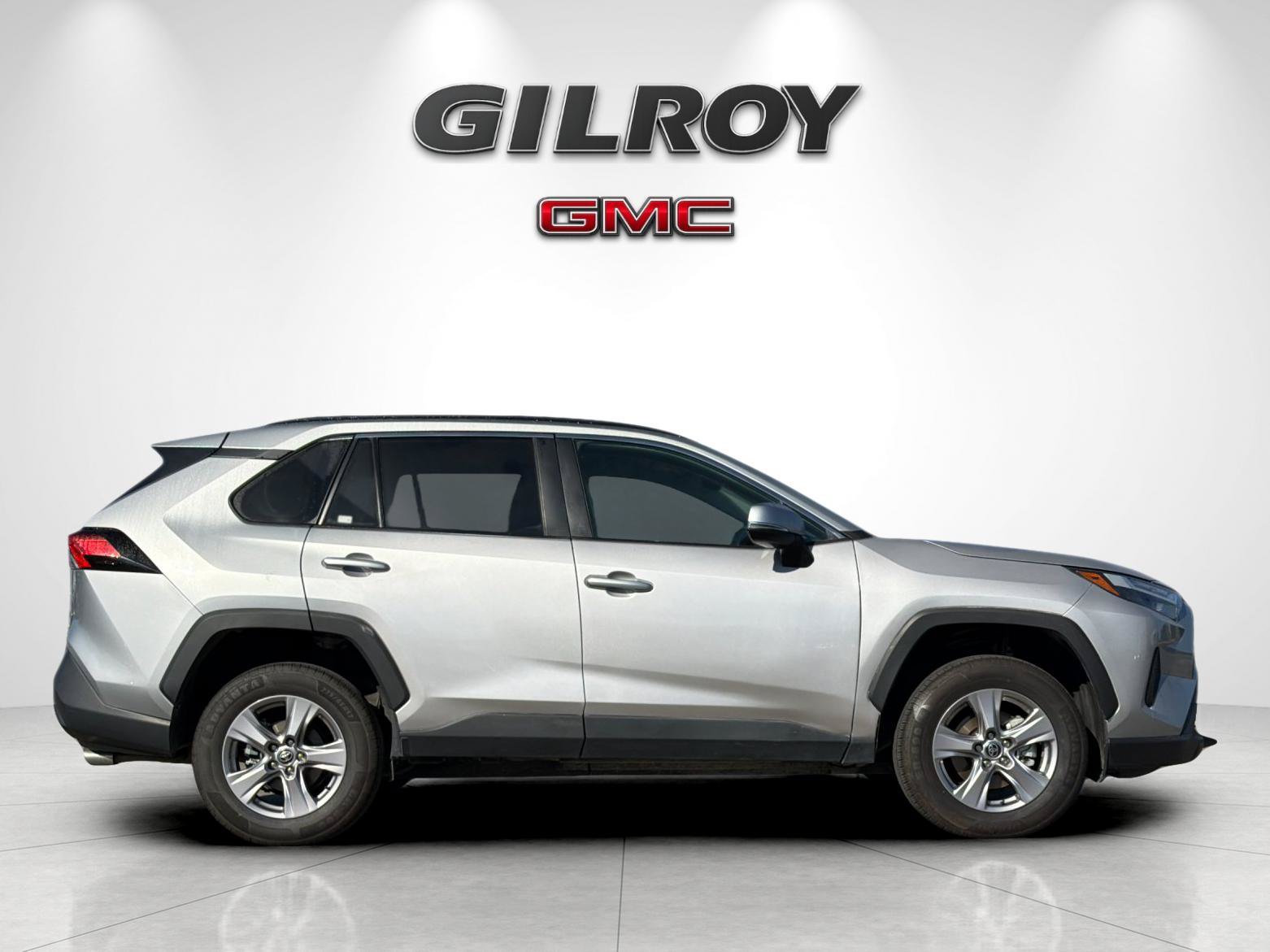 Used 2025 Toyota RAV4 XLE FWD image 2