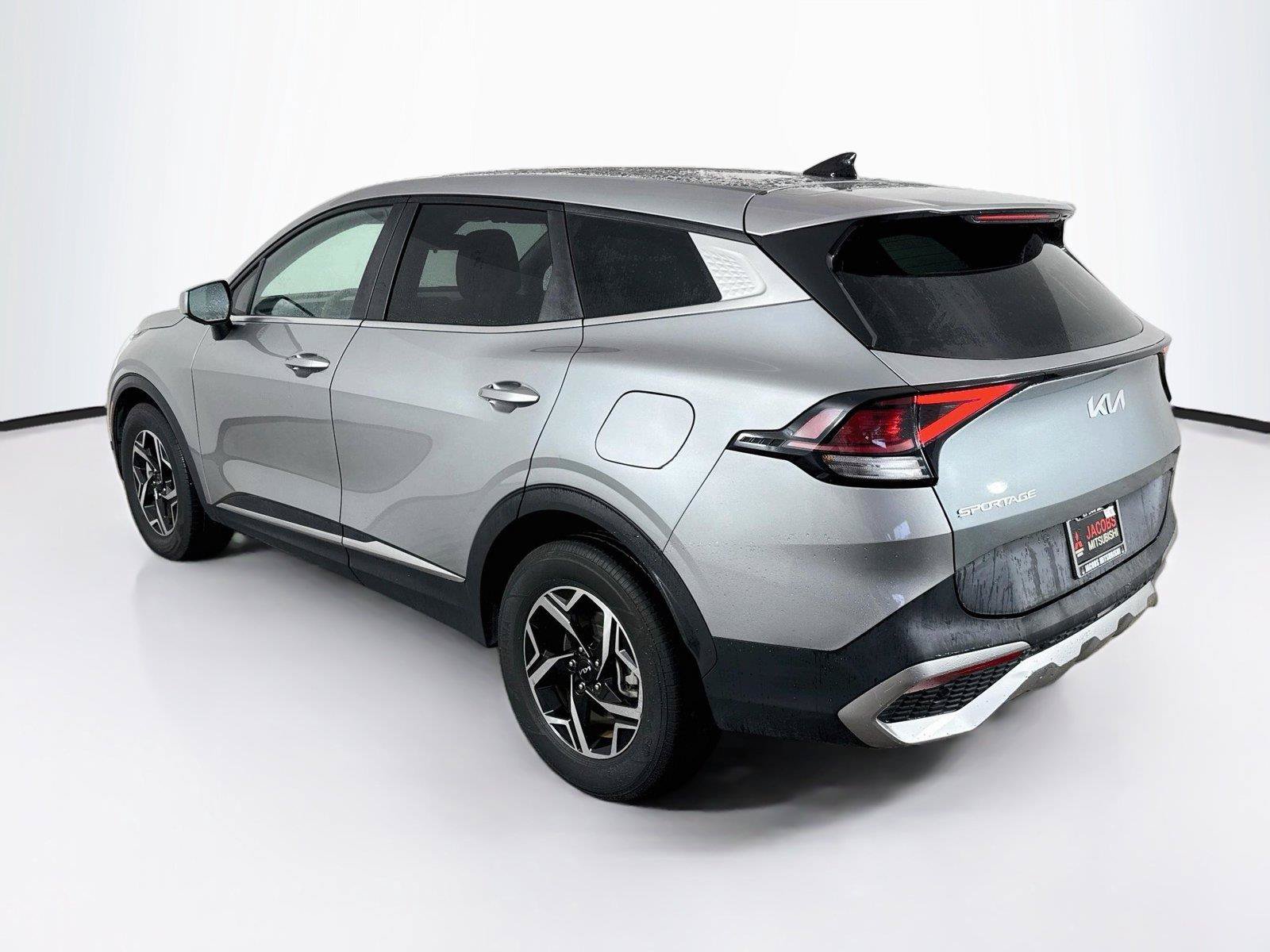 Used 2024 Kia Sportage LX FWD image 3