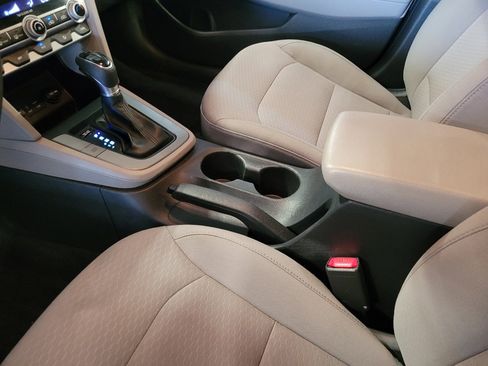 Used 2020 Hyundai Elantra SE FWD image 26