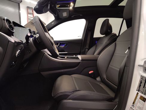 New 2026 Mercedes-Benz GLC 300 image 5