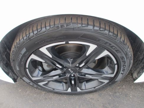 Used 2023 Kia K5 GT-Line image 11