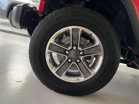 Used 2019 Jeep Wrangler Unlimited Sahara image 27