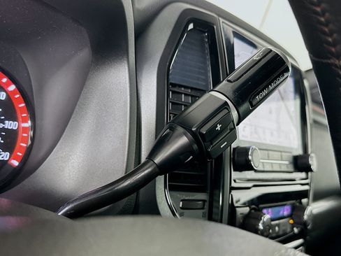 Used 2020 Nissan Titan PRO-4X w/ Pro-4x Convenience Package AWD/4WD image 25