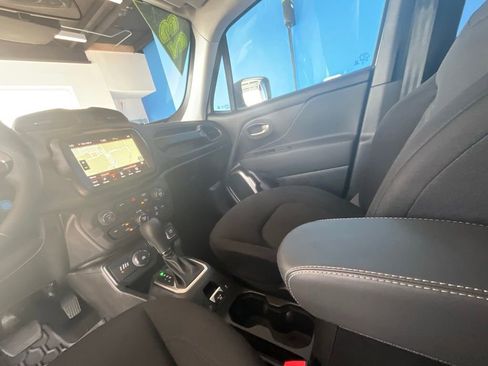 Used 2023 Jeep Renegade Latitude image 35