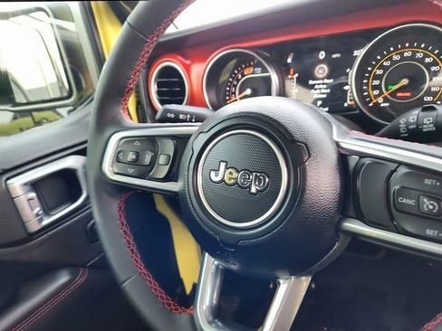 Used 2023 Jeep Wrangler Unlimited Rubicon w/ Cold Weather Group AWD/4WD image 19