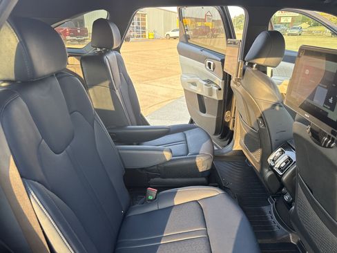 Used 2023 Kia Sorento SX Prestige image 36