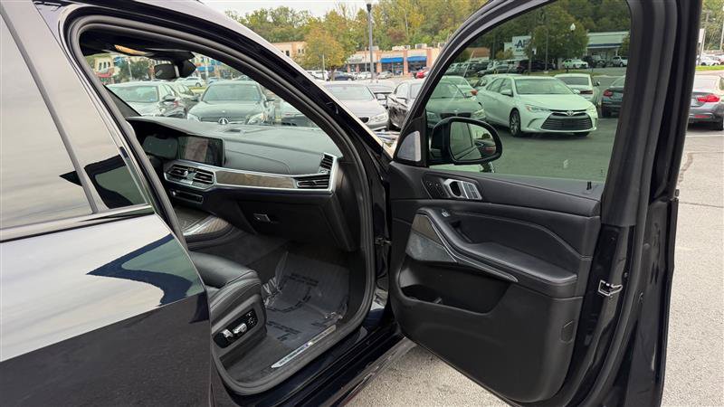 Used 2019 BMW X7 xDrive50i w/ Dynamic Handling Package AWD/4WD image 32