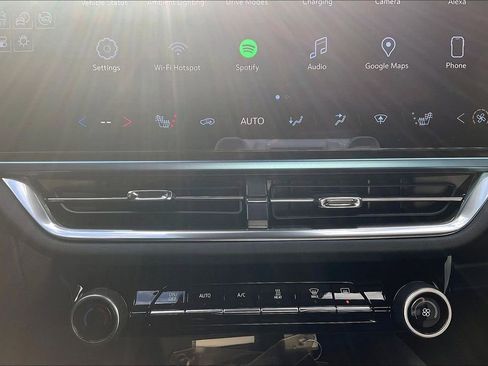 Used 2024 Chevrolet Equinox EV LT image 18