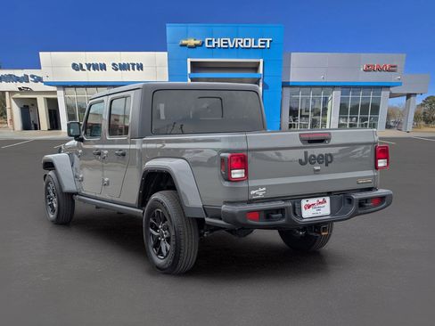 Used 2023 Jeep Gladiator Sport image 12