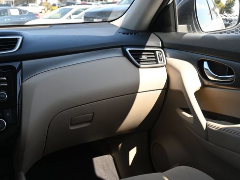 Used 2015 Nissan Rogue SV FWD image 8