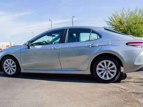 Used 2019 Toyota Camry LE image 6