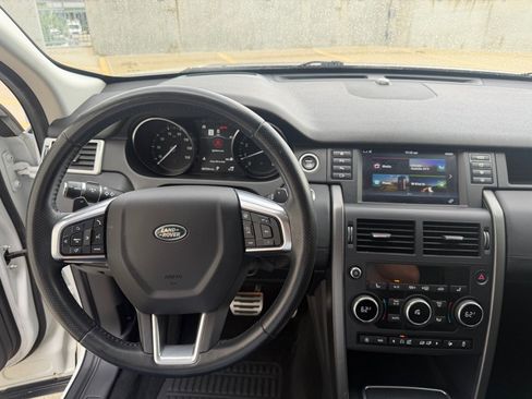 Used 2018 Land Rover Discovery Sport HSE AWD/4WD image 15