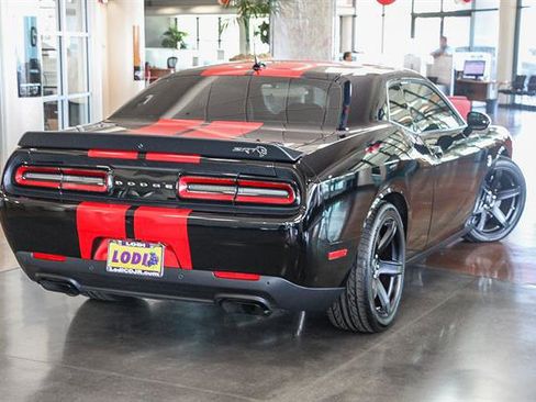 Used 2019 Dodge Challenger SRT Hellcat image 4