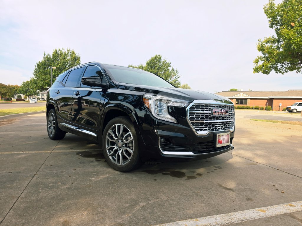Used 2024 GMC Terrain Denali w/ Denali Premium Package AWD/4WD image 6