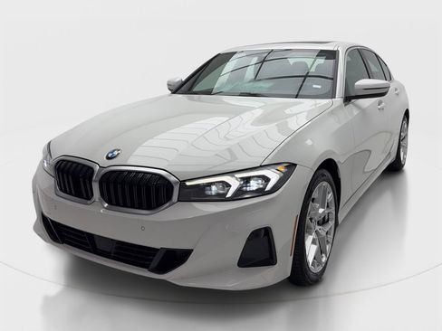 Used 2025 BMW 330i Sedan RWD image 4