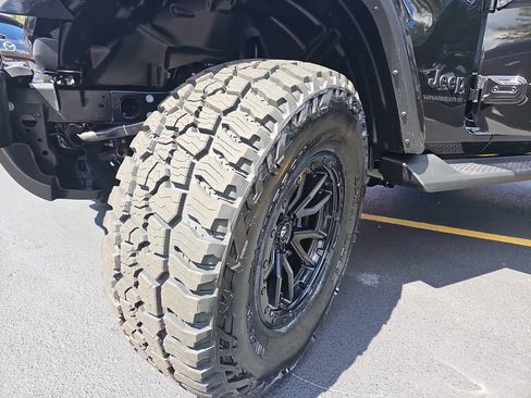 New 2025 Jeep Wrangler Sahara image 30