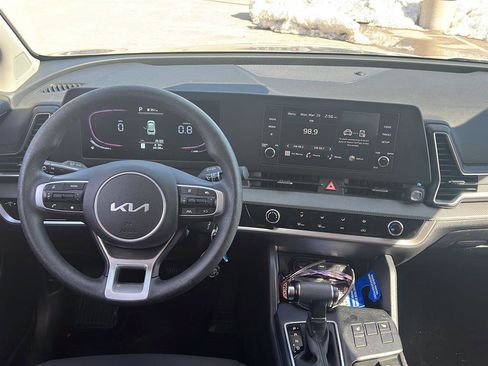 Used 2023 Kia Sportage LX image 5