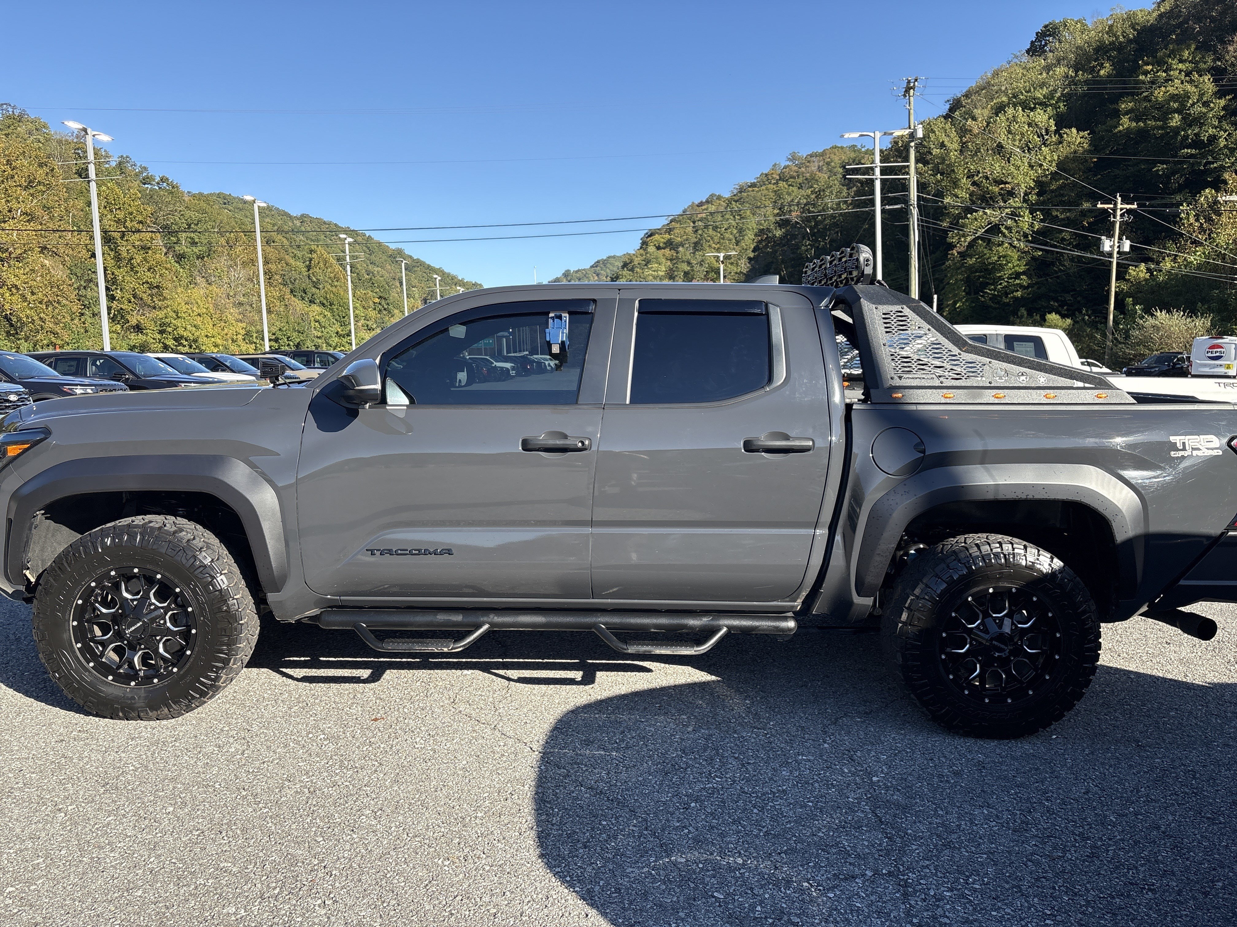 Used 2025 Toyota Tacoma TRD Off-Road w/ TRD Off Road Premium Package AWD/4WD image 7